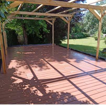 terrasse en bois à Benais près de Bourgueil en Indre-et-Loire 37